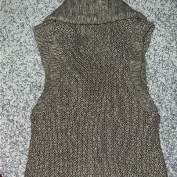 Abercrombie & Fitch Charcoal Knit Vest size Small - Picture 6 of 7